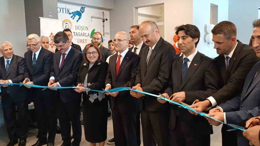 Hazine ve Maliye Bakanı Şimşek, 50 adet yapay zeka at&ouml;lyesinin a&ccedil;ılışını ger&ccedil;ekleştirdi
