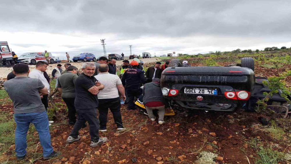Mardin&rsquo;de otomobil devrildi: 1 &ouml;l&uuml;, 2 yaralı
