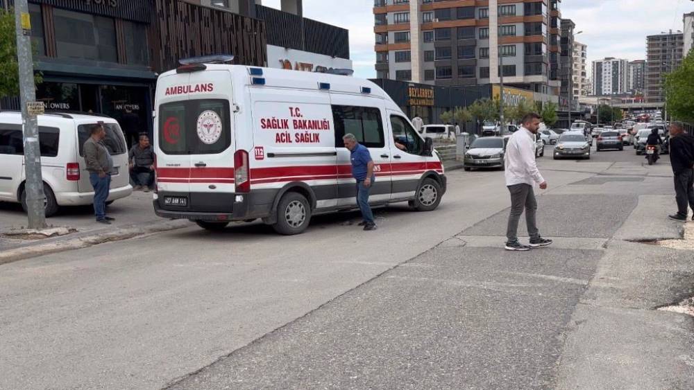 Cam silerken 8&rsquo;inci kattan d&uuml;şen gen&ccedil; kız hayatını kaybetti

