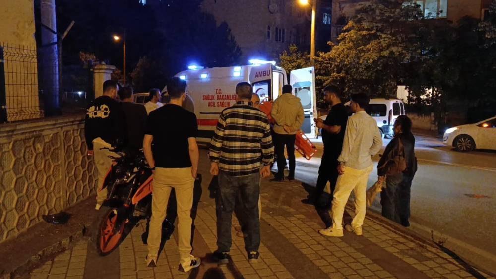Kontrolden &ccedil;ıkan motosiklet duvara &ccedil;arptı: 1 yaralı

