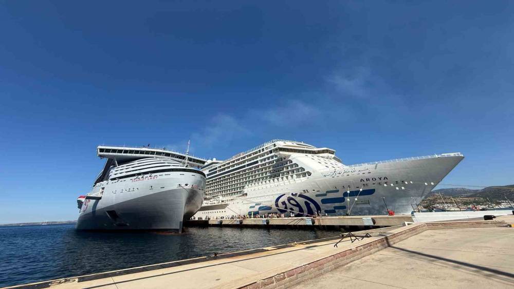 Bodrum&rsquo;a aynı g&uuml;nde 2 dev kruvaziyer, 4 bin 625 yolcu geldi
