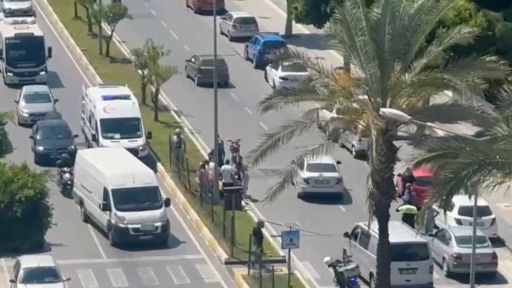 Manavgat&rsquo;ta otomobil ile motosiklet &ccedil;arpıştı: 1 yaralı
