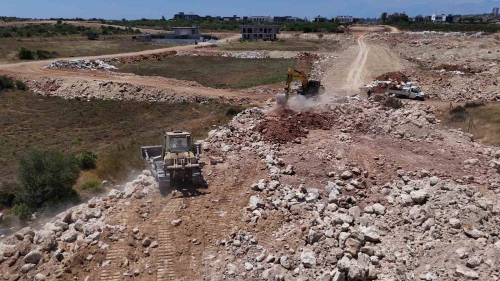 Aksu&rsquo;da yeni imar yolu &ccedil;alışmaları
