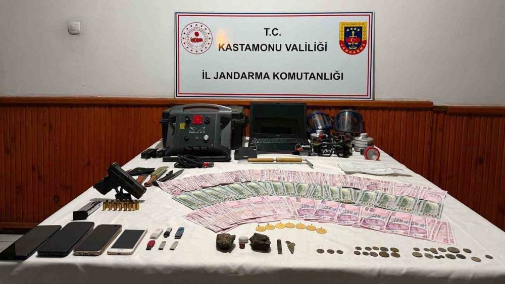 Kastamonu&rsquo;da ka&ccedil;ak kazı operasyonunda 13 ş&uuml;pheli g&ouml;zaltına alındı
