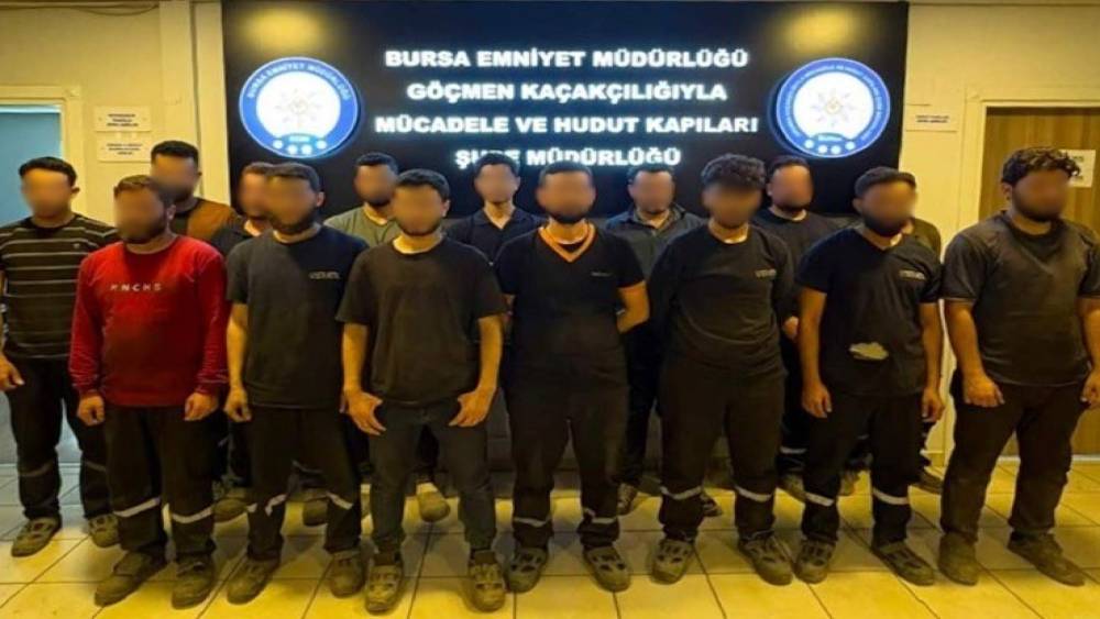 Bursa&rsquo;da ka&ccedil;ak g&ouml;&ccedil;men iş&ccedil;i operasyonu: 2 organizat&ouml;r yakalandı
