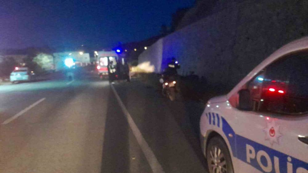 Bolu&rsquo;da emniyet şeridinde otomobilin &ccedil;arptığı adam hayatını kaybetti
