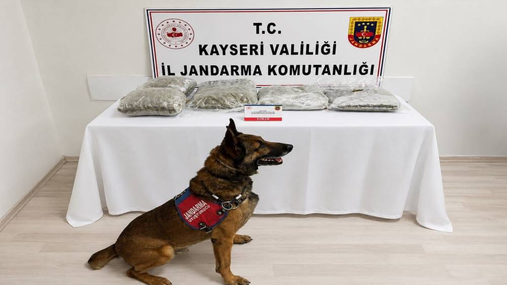 Uyuşturucuyla yakalanan CHP&rsquo;li meclis &uuml;yesi istifa etti
