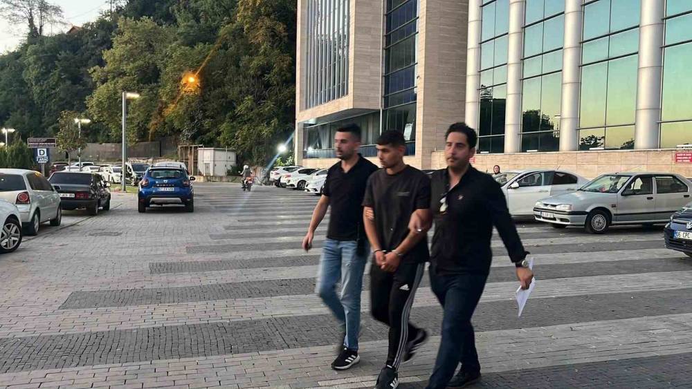 19 yaşındaki genci bı&ccedil;aklayarak &ouml;l&uuml;m&uuml;ne sebep olan zanlı tutuklandı
