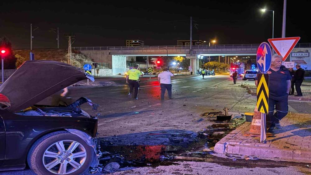 Kayseri&rsquo;de kazaya karışan otomobil, &ccedil;arpışmadan 200 metre sonra ancak durabildi: 1 yaralı
