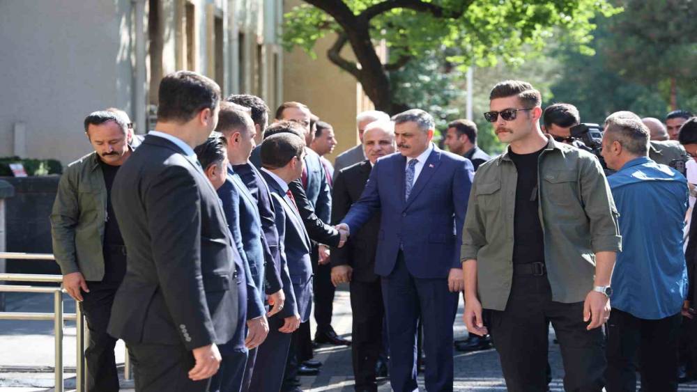 İ&ccedil;işleri Bakanı &Ccedil;ift&ccedil;i, Diyarbakır Valiliğine ziyarette bulundu
