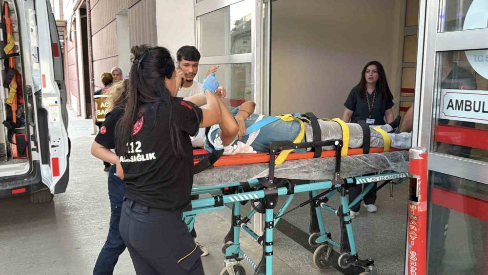 Adıyaman&rsquo;da motosiklet devrildi: 2 yaralı
