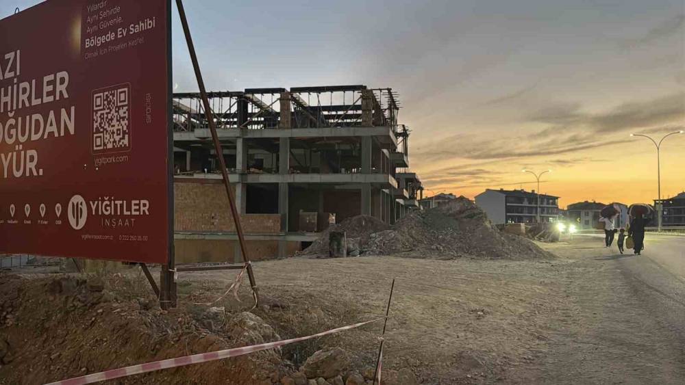 Eskişehir&rsquo;de inşaattan d&uuml;şen kalıp ustası hayatını kaybetti

