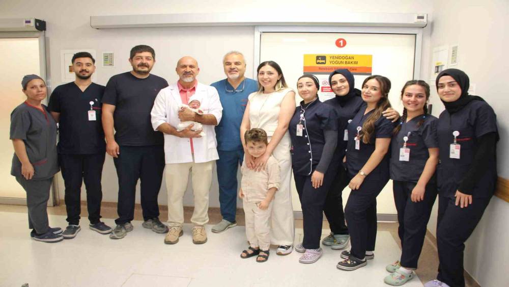 830 gram doğan premat&uuml;re bebek, 144 g&uuml;nl&uuml;k yaşam m&uuml;cadelesinin ardından sağlığına kavuştu

