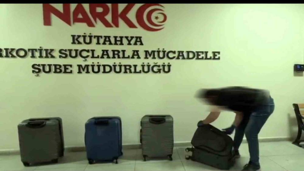 K&uuml;tahya&rsquo;da narkotik operasyonu: Valizlerden 98,74 kilo pregabalin &ccedil;ıktı

