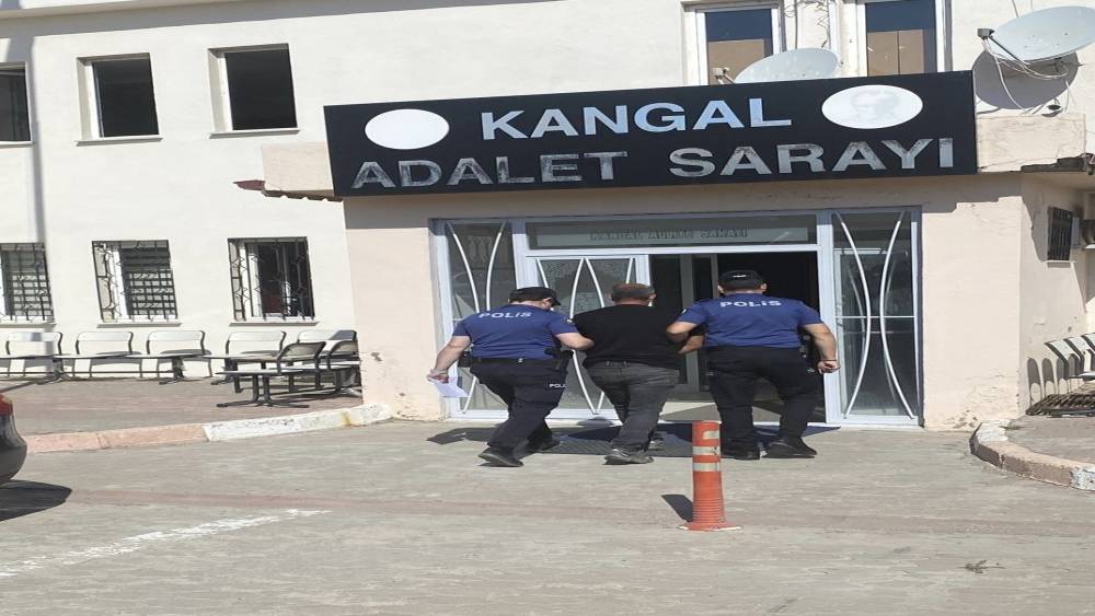 Anayasal d&uuml;zeni ortadan kaldırmaya teşebb&uuml;sten 13 yıl hapis cezası alan firari h&uuml;k&uuml;ml&uuml; yakalandı
