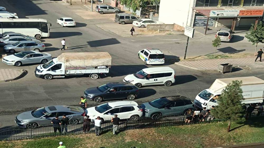 Batman&rsquo;da 4 ara&ccedil;lı zincirleme kaza
