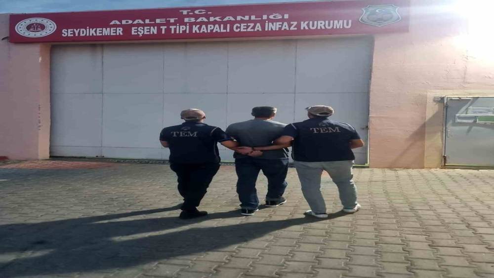 6 yıl 10 ay hapis cezası bulunan FET&Ouml; &uuml;yesi ihra&ccedil; polis yakalandı
