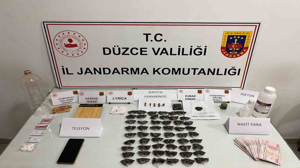 D&uuml;zce&rsquo;de jandarmadan uyuşturucu operasyonu
