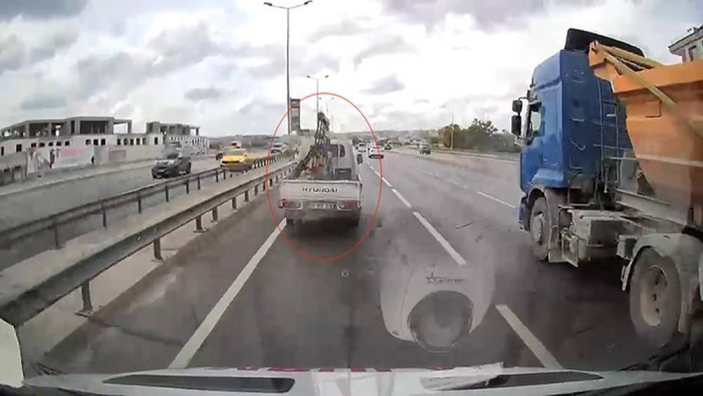 B&uuml;y&uuml;k&ccedil;ekmece&rsquo;de ambulansa yol vermeyen s&uuml;r&uuml;c&uuml;ye 46 bin lira para cezası
