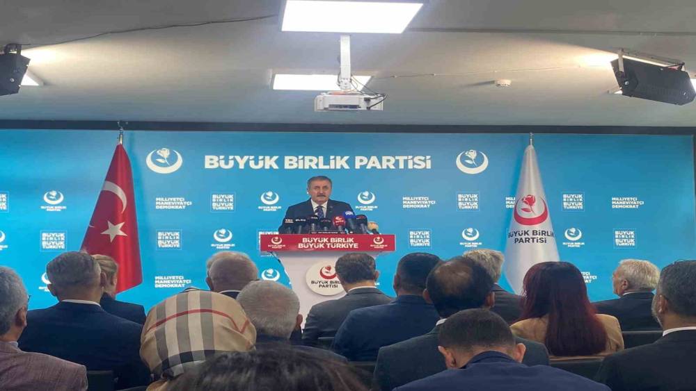 BBP Başkanı Destici: "Orduyla, ter&ouml;ristle, savaşla, silahla yapamadıklarını bu sefer LGBT dernekleri vasıtasıyla aile kurumlarımıza saldırıyorlar"
