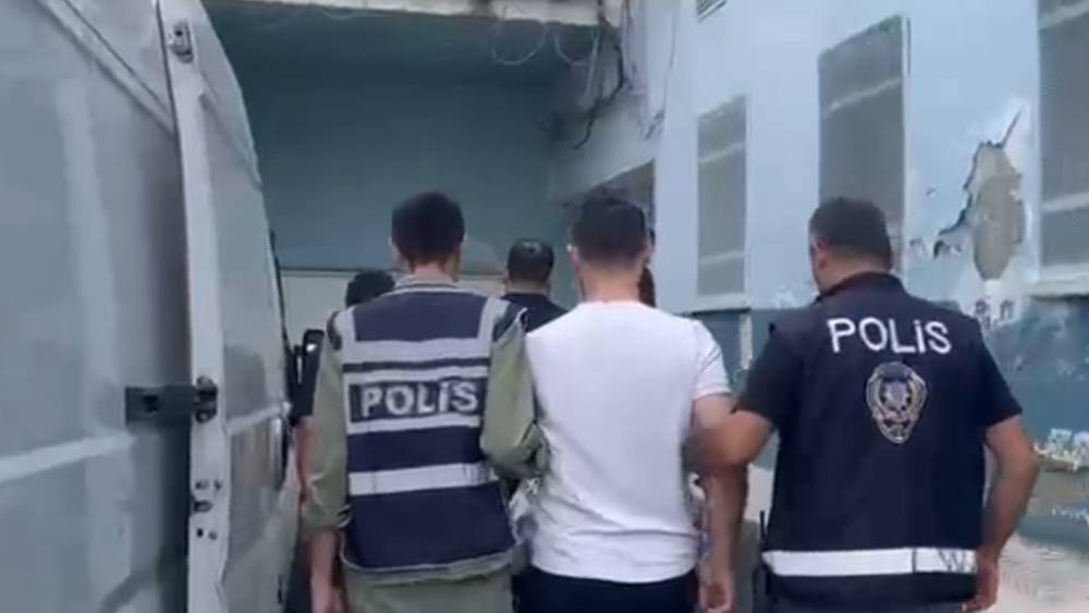 Kastamonu&rsquo;da 18 adrese eş zamanlı operasyon: Aranan 14 şahıs yakalandı
