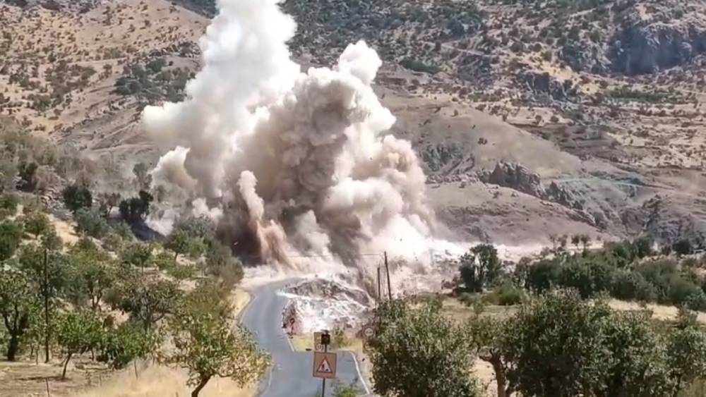 Siirt-Pervari yolunda kontroll&uuml; patlatma kamerada
