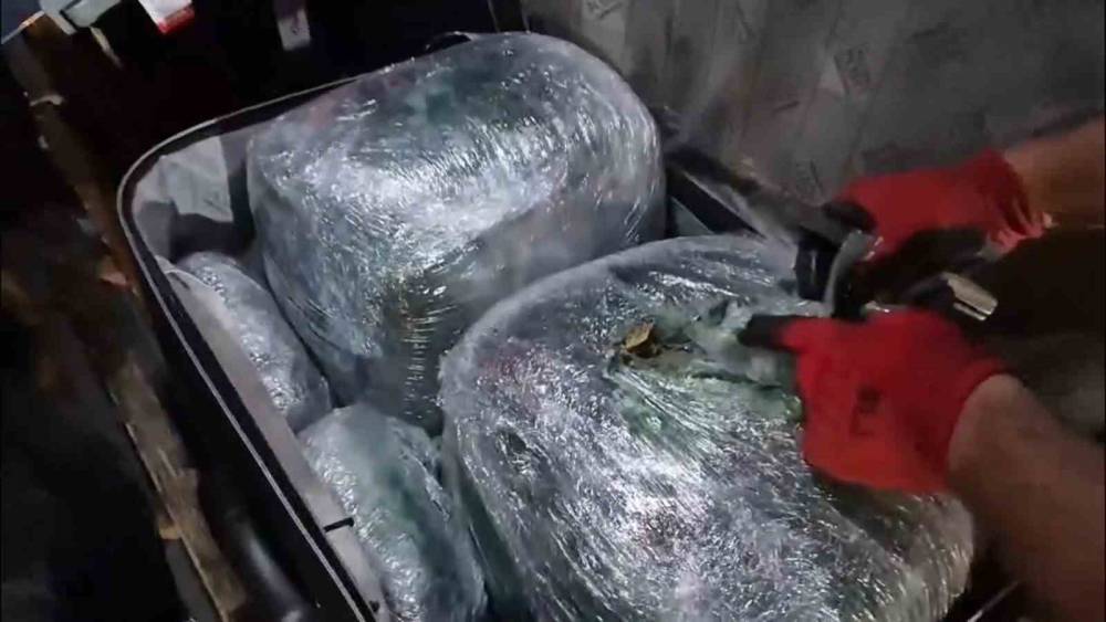 Yolcu otob&uuml;s&uuml;nde 69 bin kişiyi zehirleyebilecek miktarda uyuşturucu ele ge&ccedil;irildi

