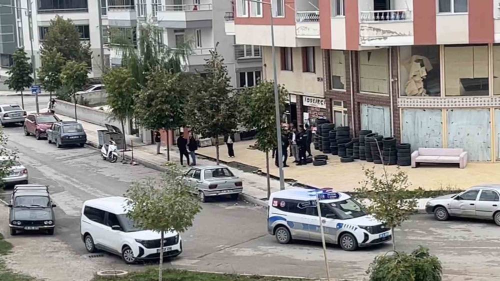 &Ccedil;orum&rsquo;da oto lastik tamirhanesine ateş a&ccedil;an şahıs g&ouml;zaltına alındı
