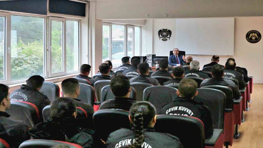 Eskişehir İl Emniyet M&uuml;d&uuml;r&uuml; Yılmaz, &ccedil;evik kuvvet ekipleriyle bir araya geldi
