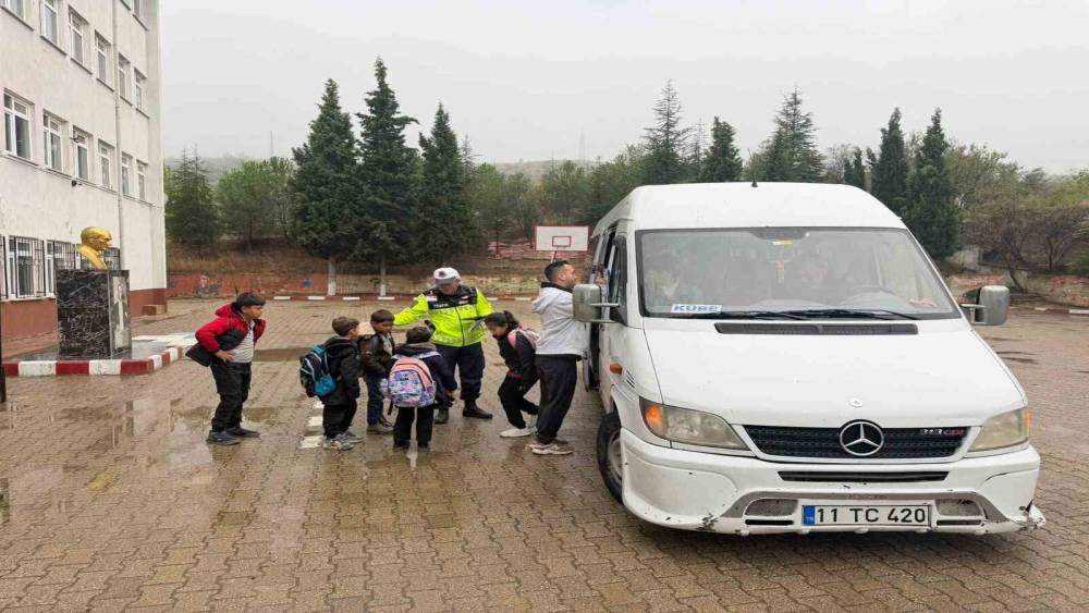 Bilecik&rsquo;te 360 ara&ccedil; ve bin 63 kişi denetlendi
