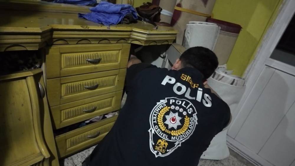 Mersin&rsquo;deki yasa dışı bahis ve dolandırıcılık operasyonunda 33 ş&uuml;pheli tutuklandı
