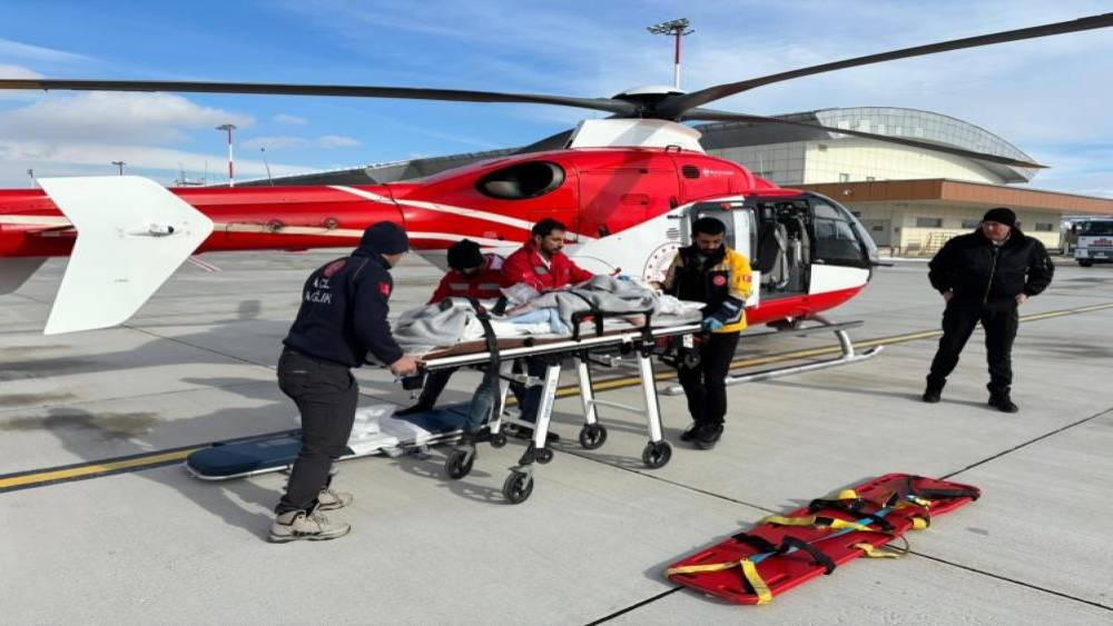 Bah&ccedil;esaray&rsquo;da kazada yaralanan &ccedil;ocuk helikopterle Van&rsquo;a nakledildi
