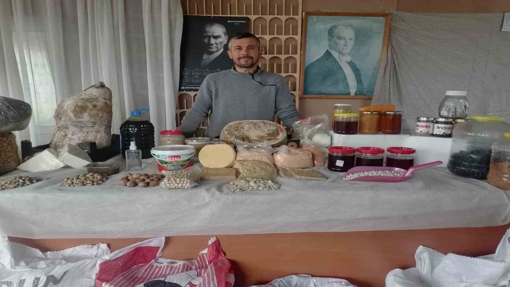 &Ccedil;ift&ccedil;ilerden topladıklarıyla ramazan kolisi hazırlıyorlar
