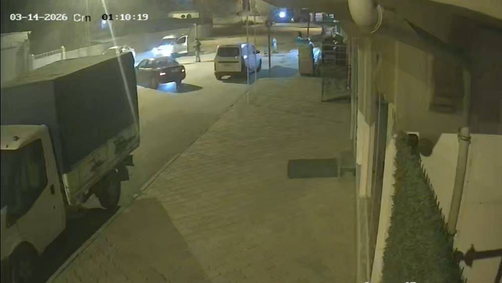 Polisten ka&ccedil;arken belediye &ccedil;alışanını &ccedil;arpan belediye başkanının oğlu tutuklandı
