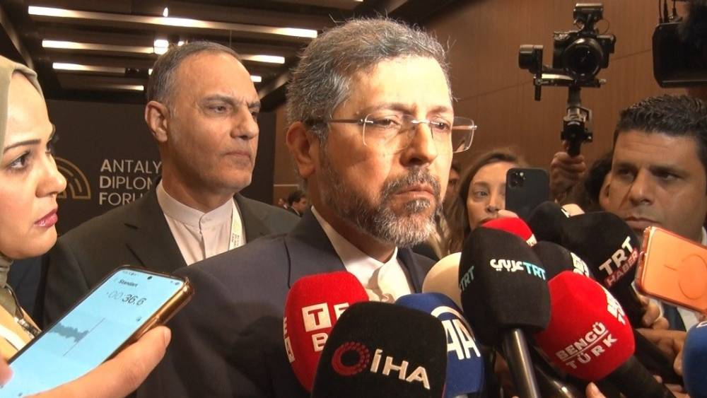 İran Dışişleri Bakan Yardımcısı Said Hatibzade "Diplomasinin kullanıldığı ve ardından yeniden savaş başlatıldığı bu kısır d&ouml;ng&uuml; sona ermeli"
