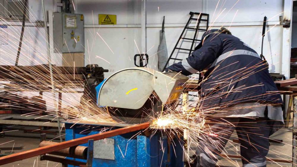 Antalya B&uuml;y&uuml;kşehir Belediyesi kent mobilyalarını kendi at&ouml;lyelerinde &uuml;retiyor
