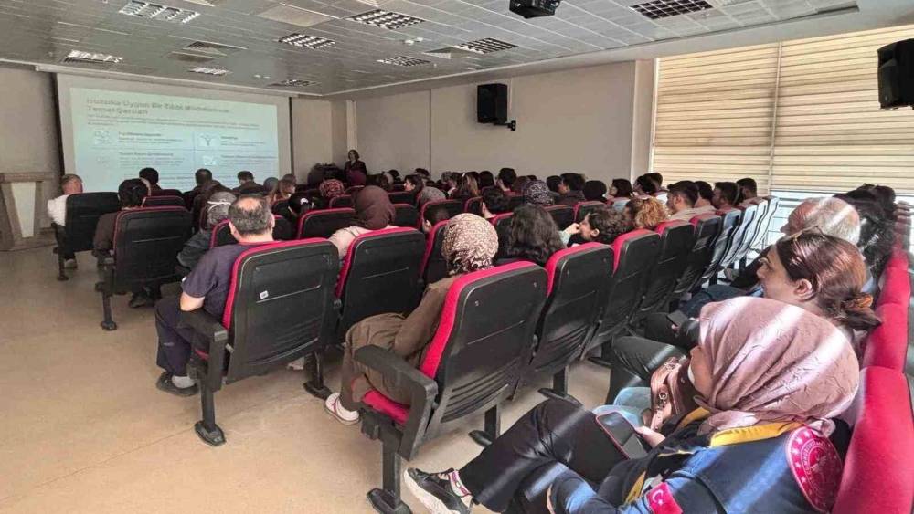 Sağlık &ccedil;alışanlarına hukuki sorumluluk eğitimi
