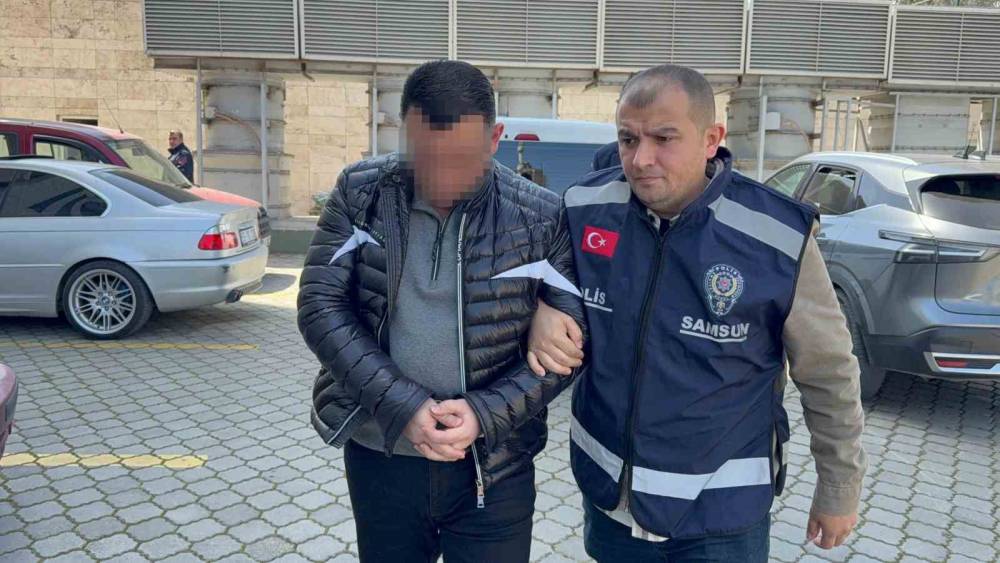 Fabrika m&uuml;d&uuml;r&uuml;n&uuml;n evinde cephanelik gibi silah ve malzeme &ccedil;ıktı
