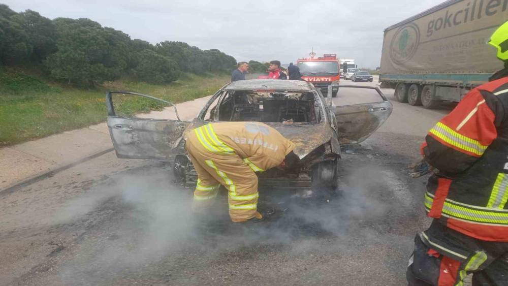 Biga-bandırma karayolunda &ccedil;ıkan ara&ccedil; yangını s&ouml;nd&uuml;r&uuml;ld&uuml;
