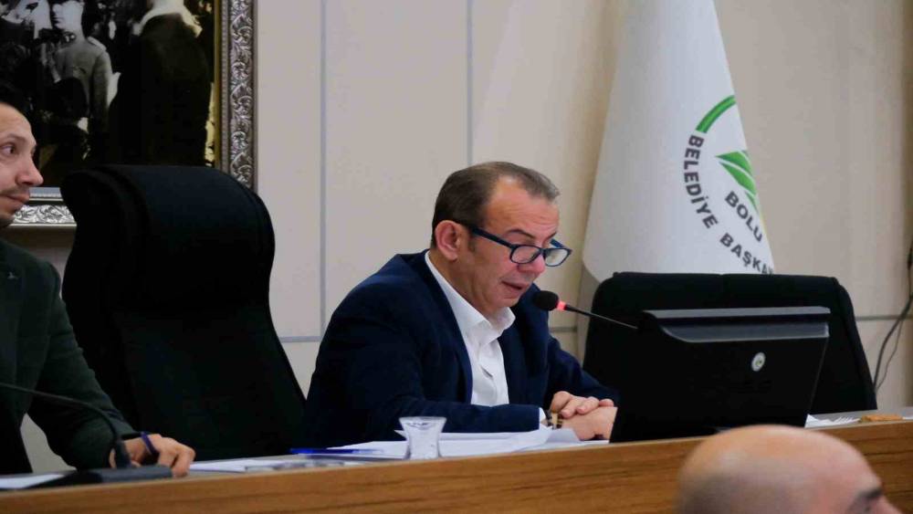 Tanju &Ouml;zcan&rsquo;ın şantaj davasına damga vuran iddia: "Narven Termal Kasaba&rsquo;ya şof&ouml;r&uuml; g&ouml;t&uuml;rd&uuml;, Tanju &Ouml;zcan&rsquo;la birlikte olurken izledi"
