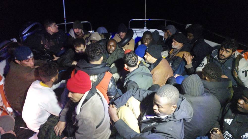 Bodrum a&ccedil;ıklarında facianın eşiğinden d&ouml;n&uuml;ld&uuml;: 30 d&uuml;zensiz g&ouml;&ccedil;men kurtarıldı
