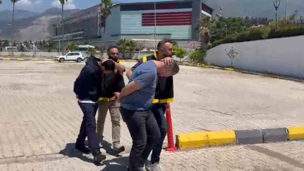 İskenderun&rsquo;da hapis cezası ile aranan 2 kişi yakalandı
