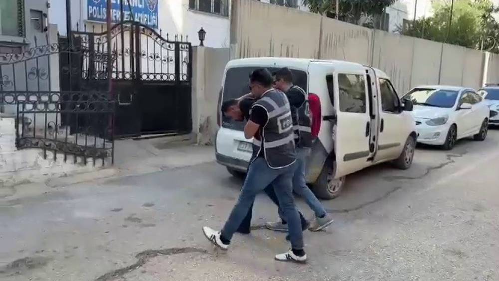 Evlenmek istediği kızın kardeşini &ouml;ld&uuml;ren şahıs &uuml;lkesine ka&ccedil;mak isterken yakalandı
