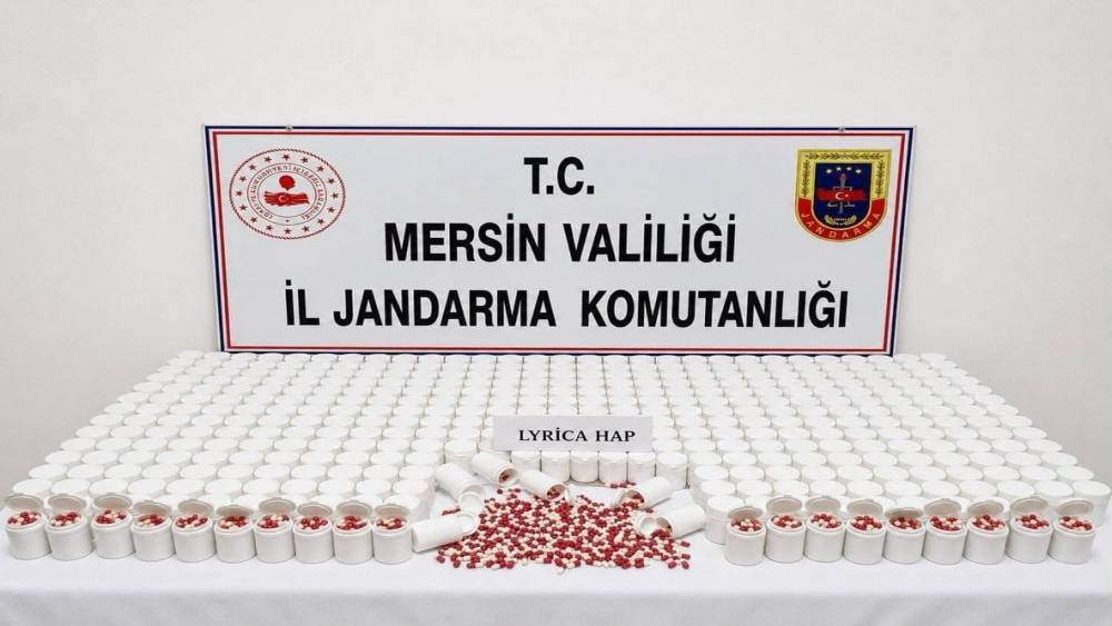 Mersin&rsquo;de 22 bin 400 sentetik hap ele ge&ccedil;irildi: 7 tutuklama
