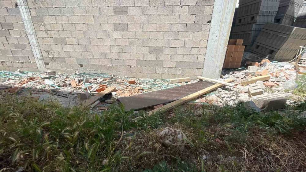 Karaman&rsquo;da 3&rsquo;&uuml;nc&uuml; kattan d&uuml;şen kalıp ustası ağır yaralandı
