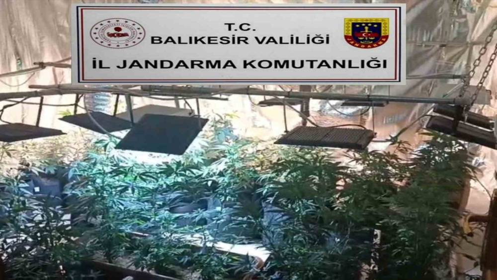 Zehir tacirlerinin yeni sistemini jandarma &ccedil;&ouml;kertti
