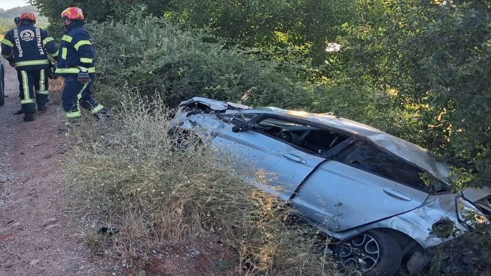 Kontrolden &ccedil;ıkarak şarampole devrilen otomobilin s&uuml;r&uuml;c&uuml; hayatını kaybetti
