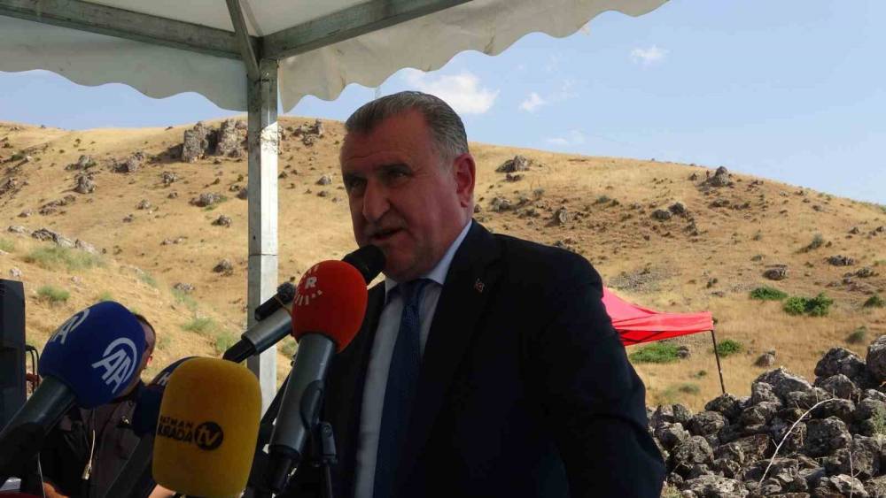 Bakan Bak: "K&uuml;lt&uuml;rleri ve inan&ccedil;ları yaşatmak devletin en &ouml;nemli g&ouml;revlerindendir"
