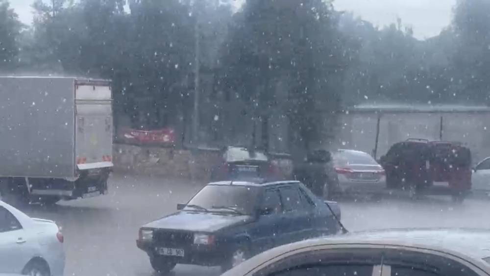 Sivrihisar&rsquo;da sağanak yağmur etkili oldu
