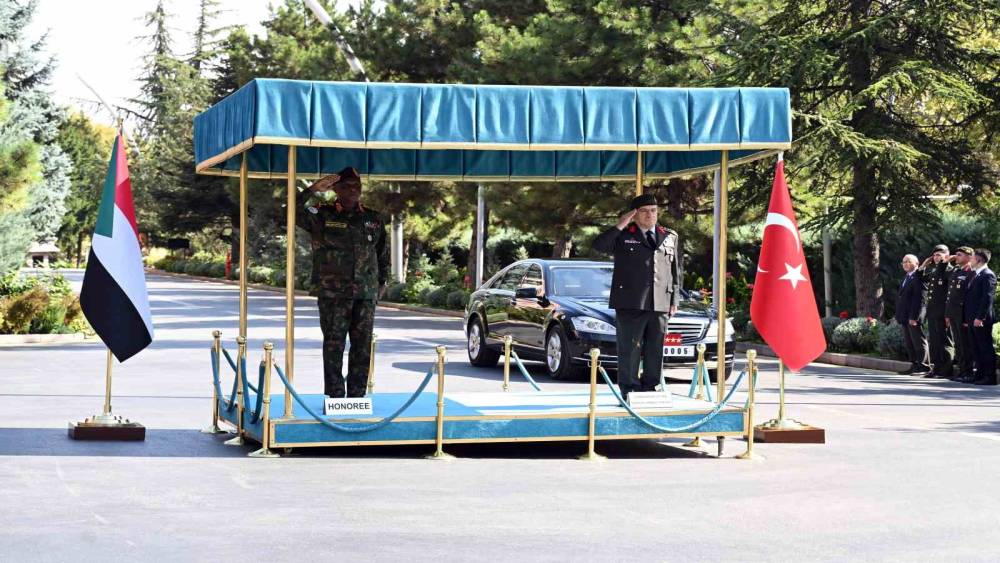 Genelkurmay Başkanı Bayraktaroğlu, Sudanlı mevkidaşı Elatta ile g&ouml;r&uuml;şt&uuml;
